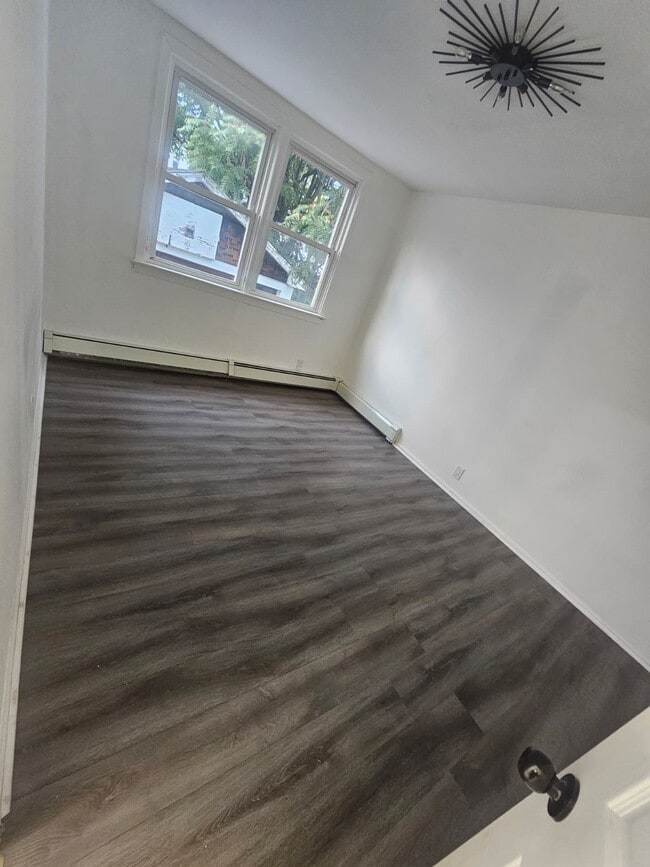 205 N 16th St, Unit 3 in Bloomfield, NJ - Building Photo - Building Photo