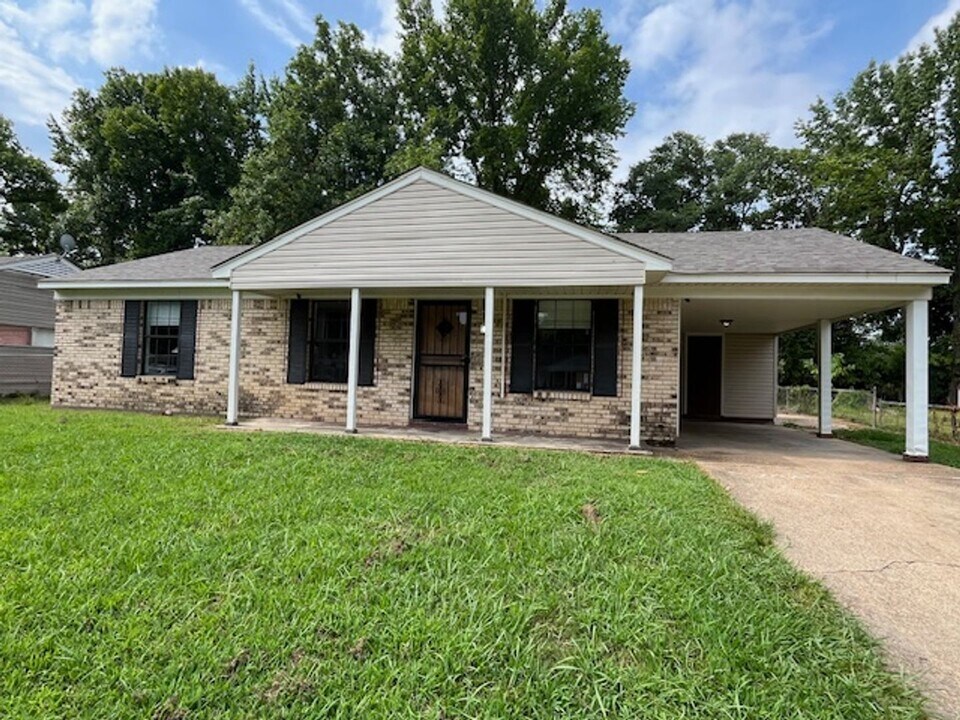 2795 Meadowbrook Dr in Horn Lake, MS - Building Photo