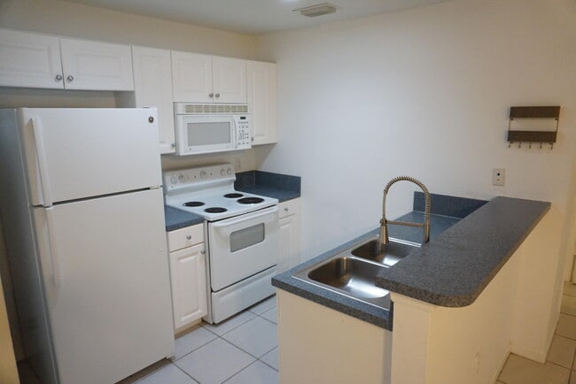 1943 Marsh Harbor Dr in Riviera Beach, FL - Building Photo - Building Photo