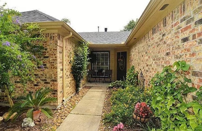 4823 Pecan Grove Dr in Pearland, TX - Building Photo - Building Photo