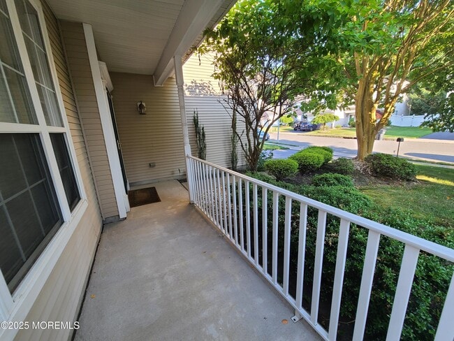 346 Wedgewood Rd in Morganville, NJ - Foto de edificio - Building Photo