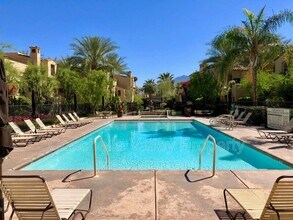 233 Villorrio Dr E in Palm Springs, CA - Building Photo - Building Photo