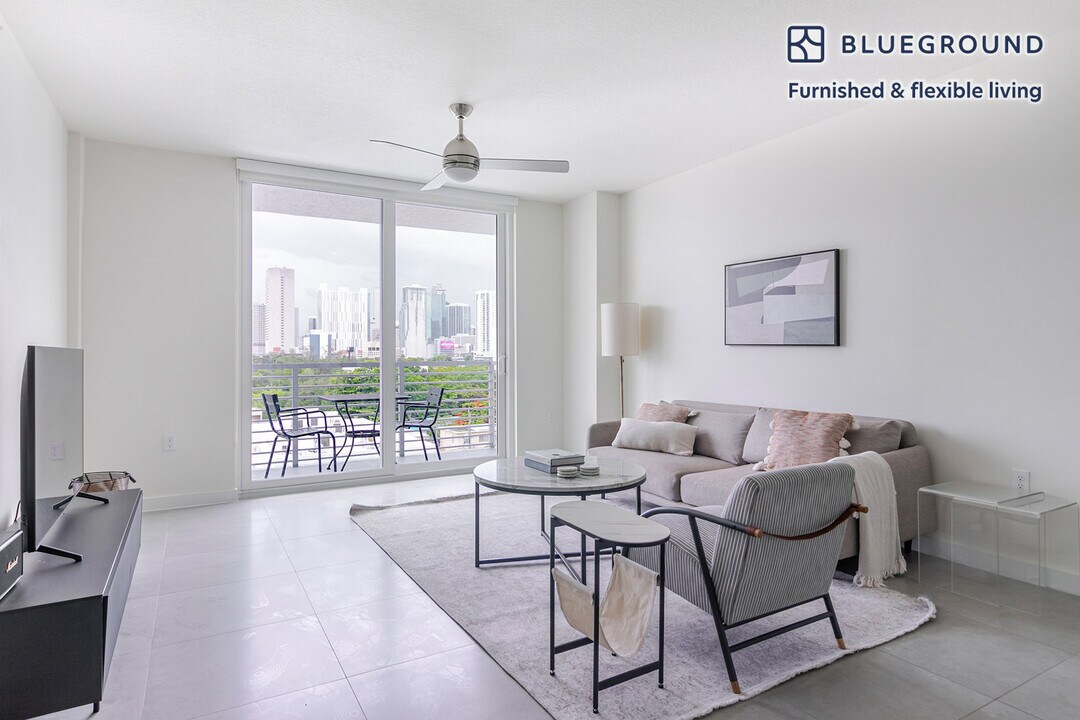 729 NW 2nd St, Unit SI FL6-ID160 in Miami, FL - Foto de edificio