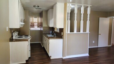 8610 Valley S Dr in Houston, TX - Building Photo - Building Photo