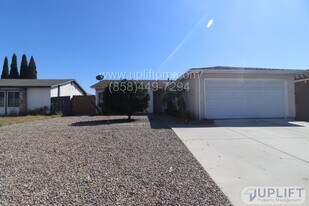 8723 Hillery Dr in San Diego, CA - Building Photo