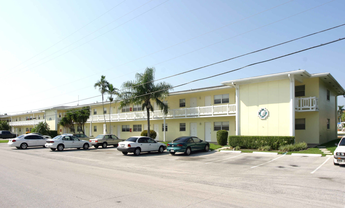 Broomley Apartments in Pompano Beach, FL - Building Photo