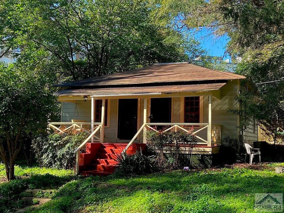 180 Wilkerson St in Athens, GA - Building Photo