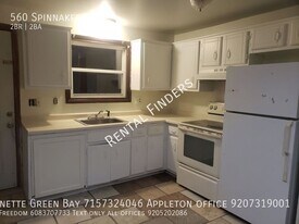 560 Spinnaker Ln in Green Bay, WI - Building Photo