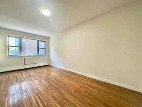 110-31 72nd Dr in Queens, NY - Building Photo - Building Photo