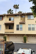 523 W Summerfield Cir in Anaheim, CA - Building Photo - Building Photo