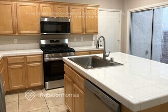 1063 Burson St in Las Vegas, NV - Foto de edificio - Building Photo