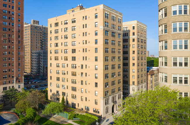 Parkshore Apartments in Chicago, IL - Building Photo - Building Photo