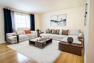 8130 Redlands St in Los Angeles, CA - Foto de edificio - Building Photo