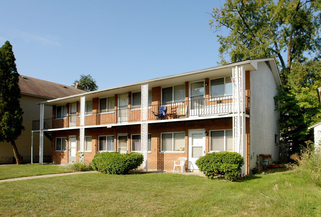 2481 Indianola Ave in Columbus, OH - Foto de edificio