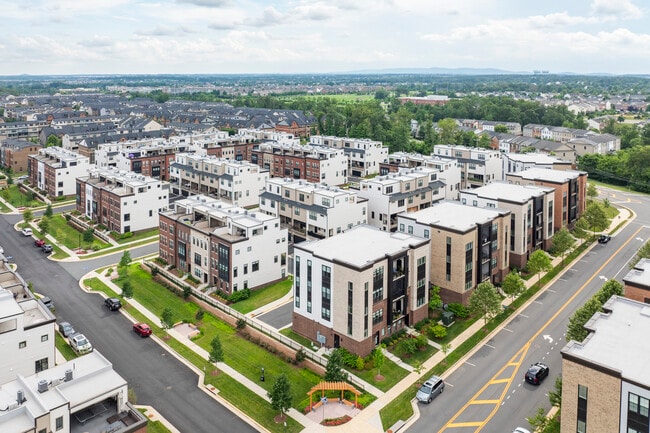 Metro Walk at Moorefield Station in Ashburn, VA - Building Photo - Building Photo
