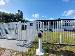 1011 NW 145th St in Miami, FL - Building Photo - Building Photo