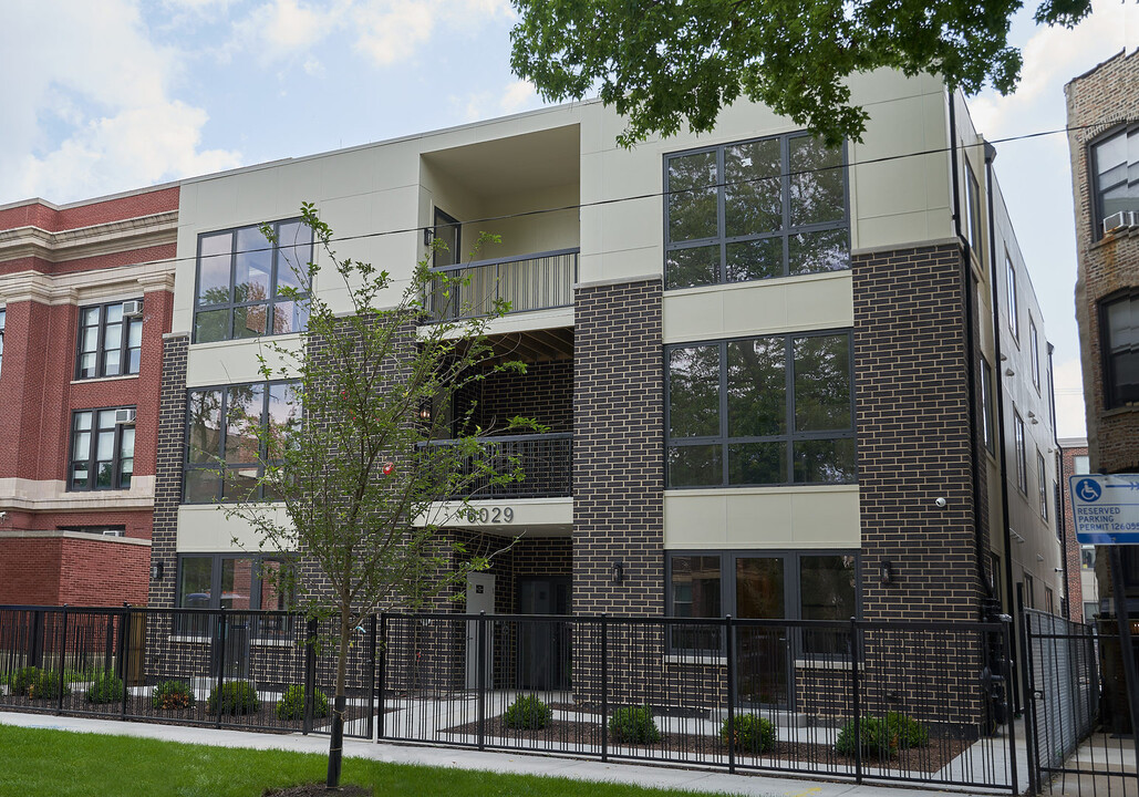 6029 S Champlain Ave in Chicago, IL - Building Photo