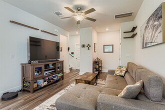 7113 Terrazzo Cottage Ln in Austin, TX - Building Photo - Building Photo