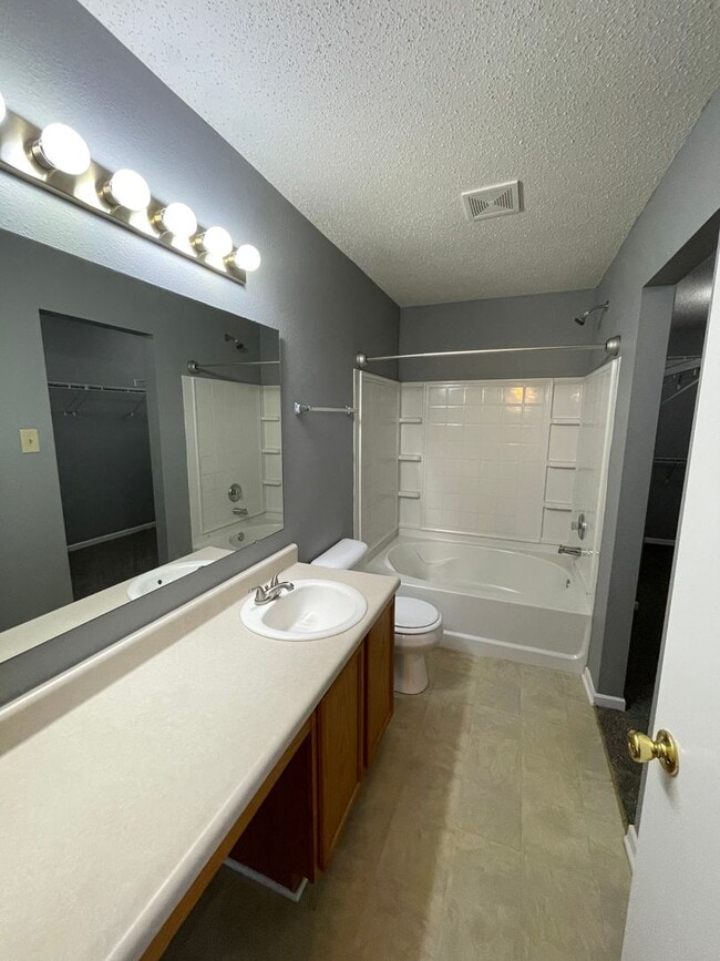 843 Streamside Dr in Greenfield, IN - Building Photo - Building Photo