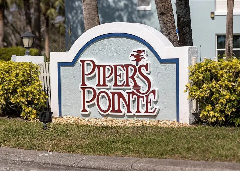 117 Wading Bird Cir, Unit A 102 in Naples, FL - Foto de edificio