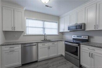 11 Tuttle St in Stamford, CT - Building Photo - Building Photo