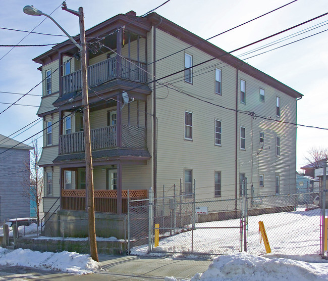 136 Lonsdale St in Fall River, MA - Building Photo - Building Photo