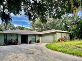 627 Alligator Dr in Venice, FL - Building Photo