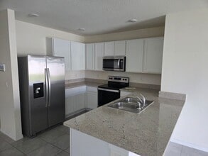 17007 Blister Wing Dr in Wimauma, FL - Building Photo - Building Photo