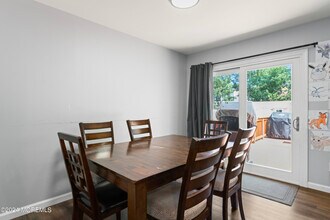 573 Sumner Ave in Belford, NJ - Building Photo - Building Photo