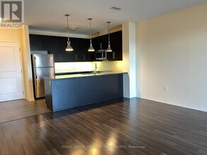 33 Whitmer St in Milton, ON - Building Photo - Building Photo