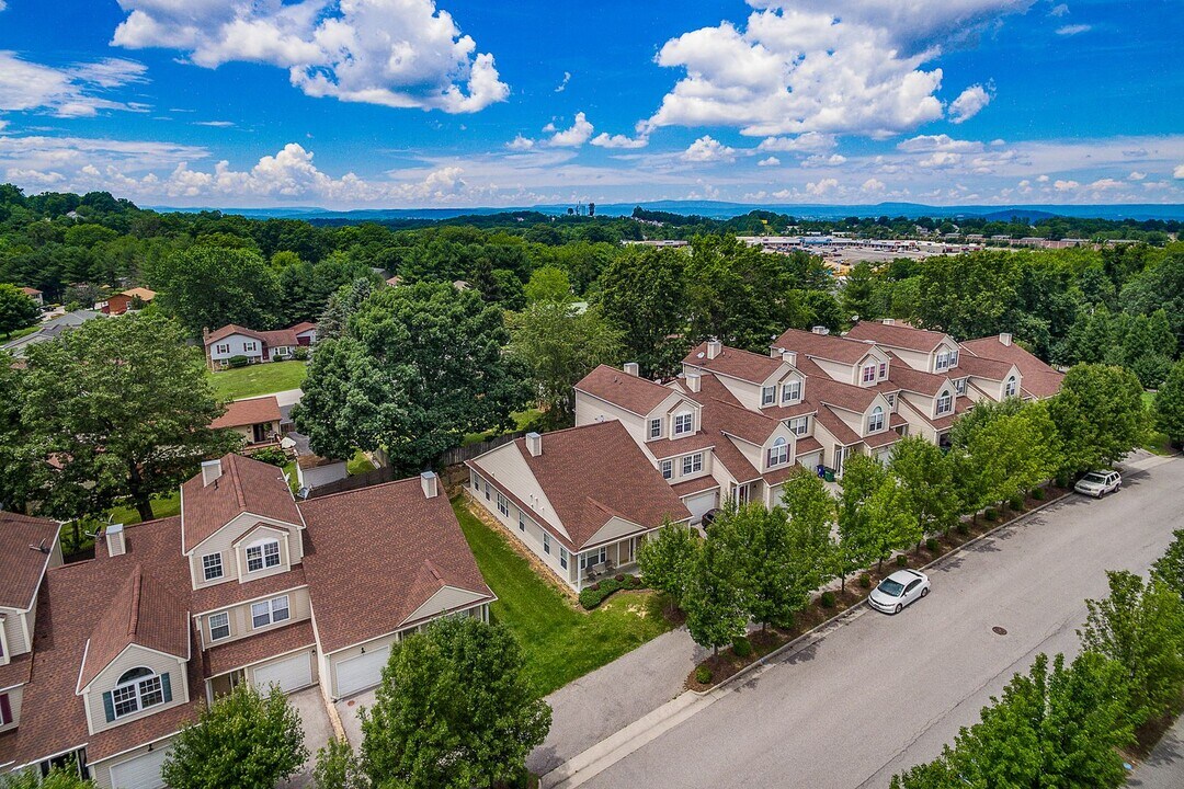 100 Kitty Ln in Christiansburg, VA - Building Photo