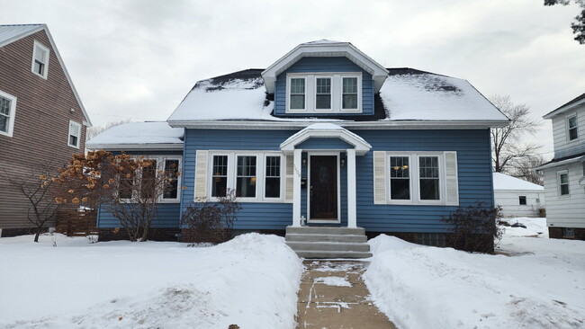 1409 Hogeboom Ave in Eau Claire, WI - Building Photo - Building Photo