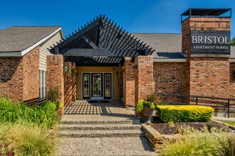 Bristol Apartment Living in Dallas, TX - Building Photo - Building Photo