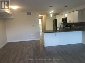 370 Fisher Mills Rd in Cambridge, ON - Building Photo