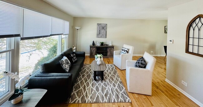 property at 7008 Hawthorne Ln