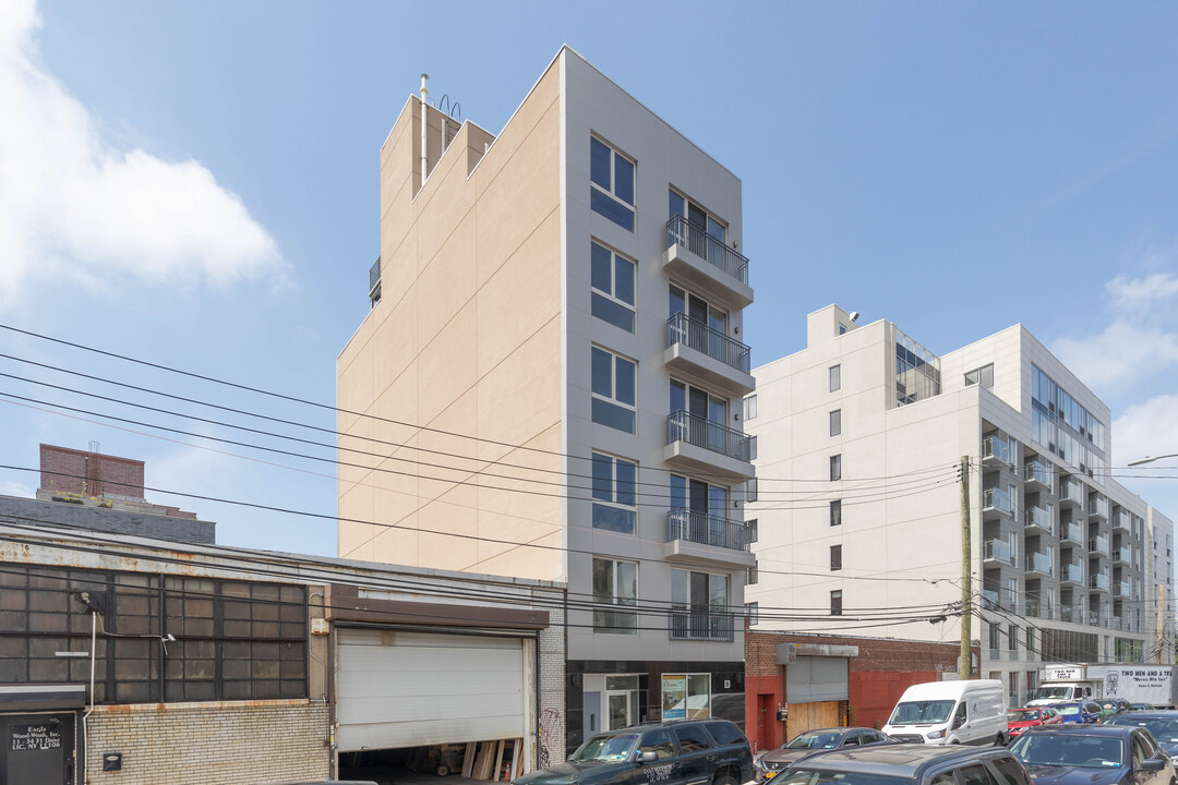 1128 31st Dr in Long Island City, NY - Building Photo