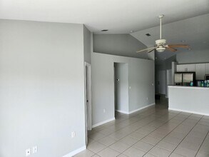 610 SE 14th Ter in Cape Coral, FL - Building Photo - Building Photo