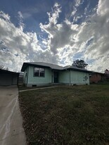 1000 E Main St in Brenham, TX - Building Photo