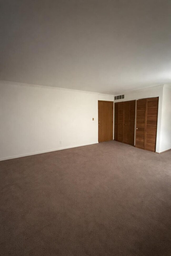 303 Newport Ln in Bartlett, IL - Building Photo - Building Photo