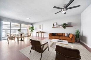 Lantera Apartments in Seattle, WA - Building Photo