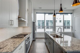 5927 Lindell Ave in Dallas, TX - Building Photo - Building Photo