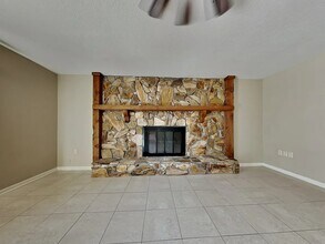 702 Lakemont Dr in Valrico, FL - Building Photo - Building Photo