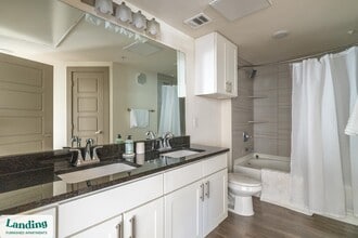 300 Enclave Dr, Unit 3212 in Conroe, TX - Foto de edificio - Building Photo