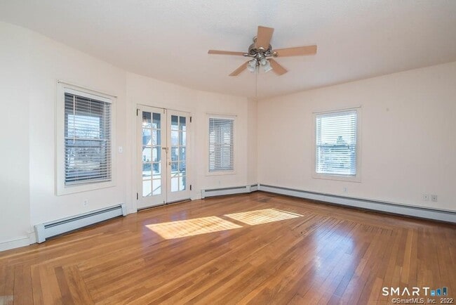 2 Pleasant St in Windsor Locks, CT - Building Photo - Building Photo