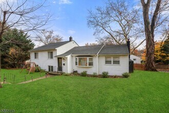 214 S Valley Rd in West Orange, NJ - Building Photo - Building Photo