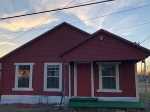 300 Houston St in Wolfe City, TX - Building Photo - Building Photo