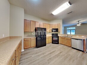 14097 Crestwick Dr E in Jacksonville, FL - Building Photo - Building Photo