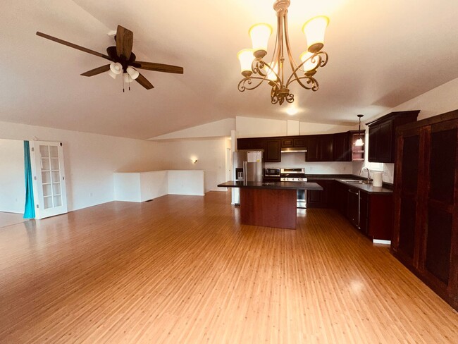 2313 S Gray Birch Cir in Wasilla, AK - Foto de edificio - Building Photo