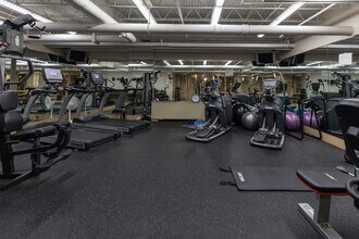 1600 Beacon St, Unit 611 in Brookline, MA - Building Photo - Building Photo