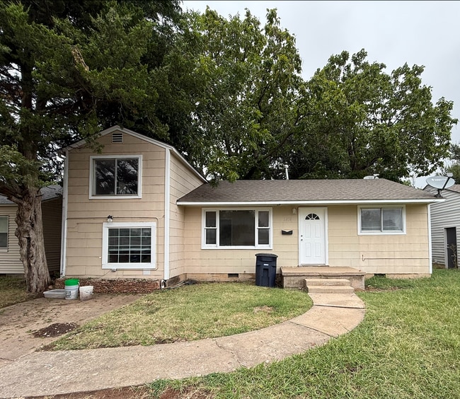 property at 2614 W Oklahoma Ave